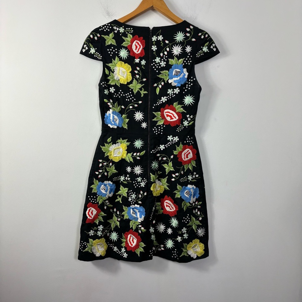 Alice + Olivia "Ellen" Embroidered Floral Dress Womens 2 Cap Sleeve Designer - Picture 8 of 9
